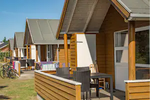 Råbjerg Mile - Mobilheime mit Veranda auf dem Campingplatz