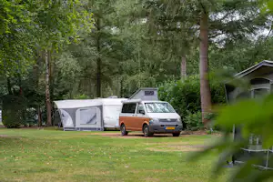 RCN Vakantiepark de Jagerstee - Standplätze auf der Wiese auf dem Campingplatz