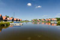 RCN Camping De Potten - Mobilheime mit Blick auf das Sneekermeer auf dem Campingplatz