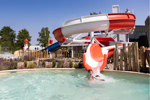 RCN Camping De Schotsman - Rutschen im Wasserpark des Campingplatzes
