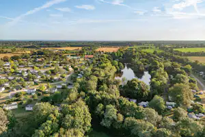 RCN Camping La Ferme du Latois - Campingplatz aus der Vogelperspektive