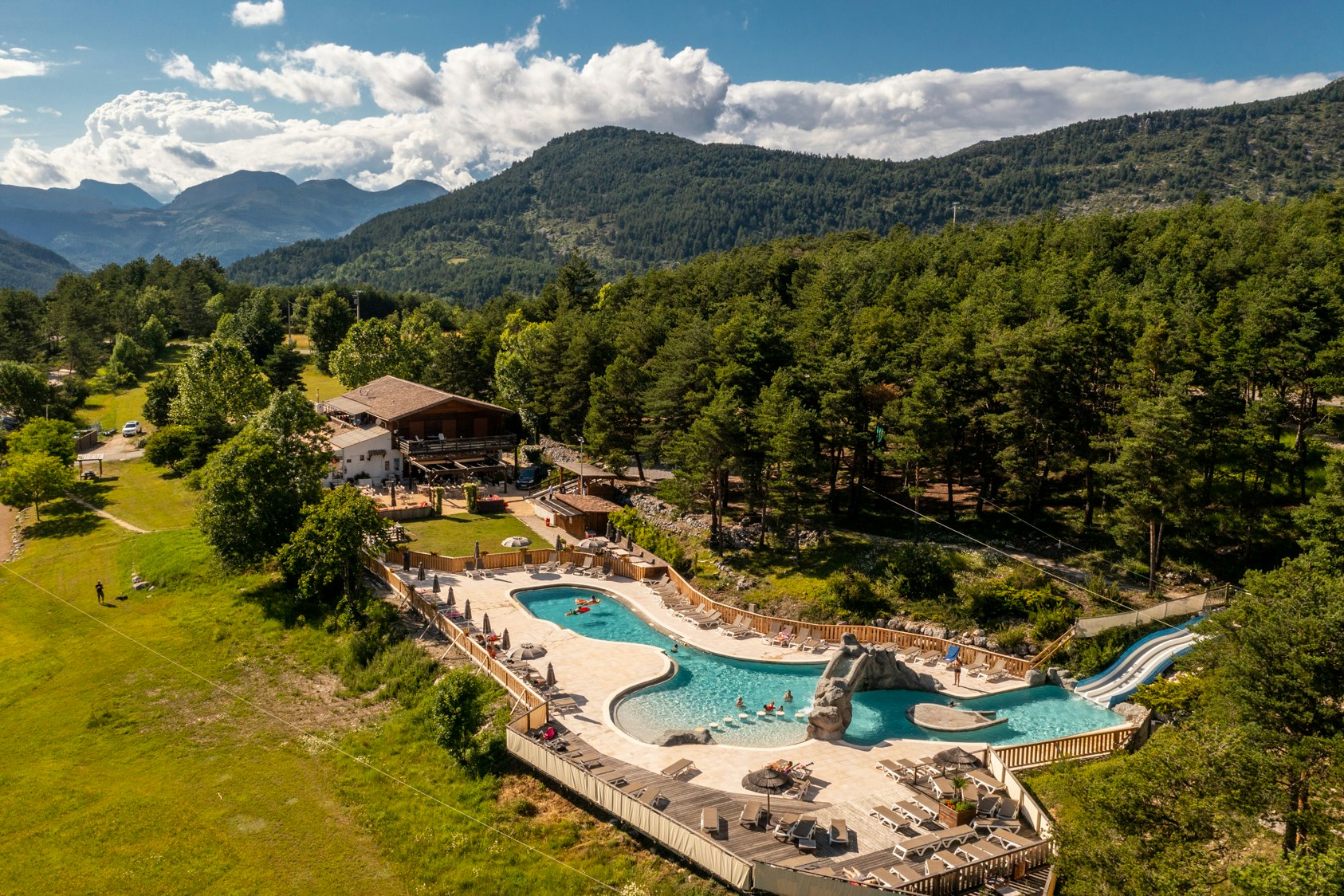 RCN-Camping Les Collines de Castellane  - Campingplatz aus der Vogelperspektive