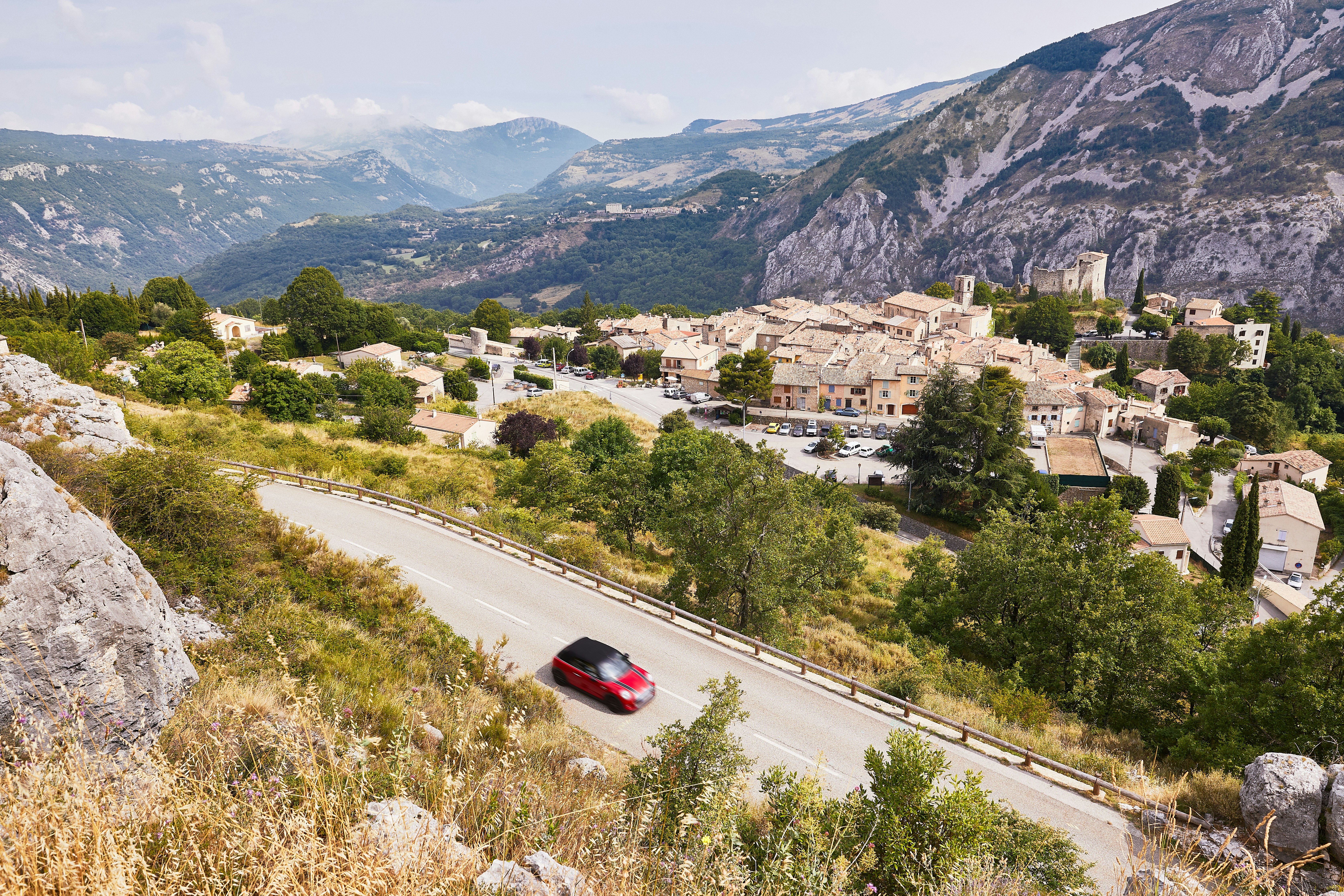 RCN-Camping Les Collines de Castellane  - Luftaufnahme der Umgebung des Campingplatzes
