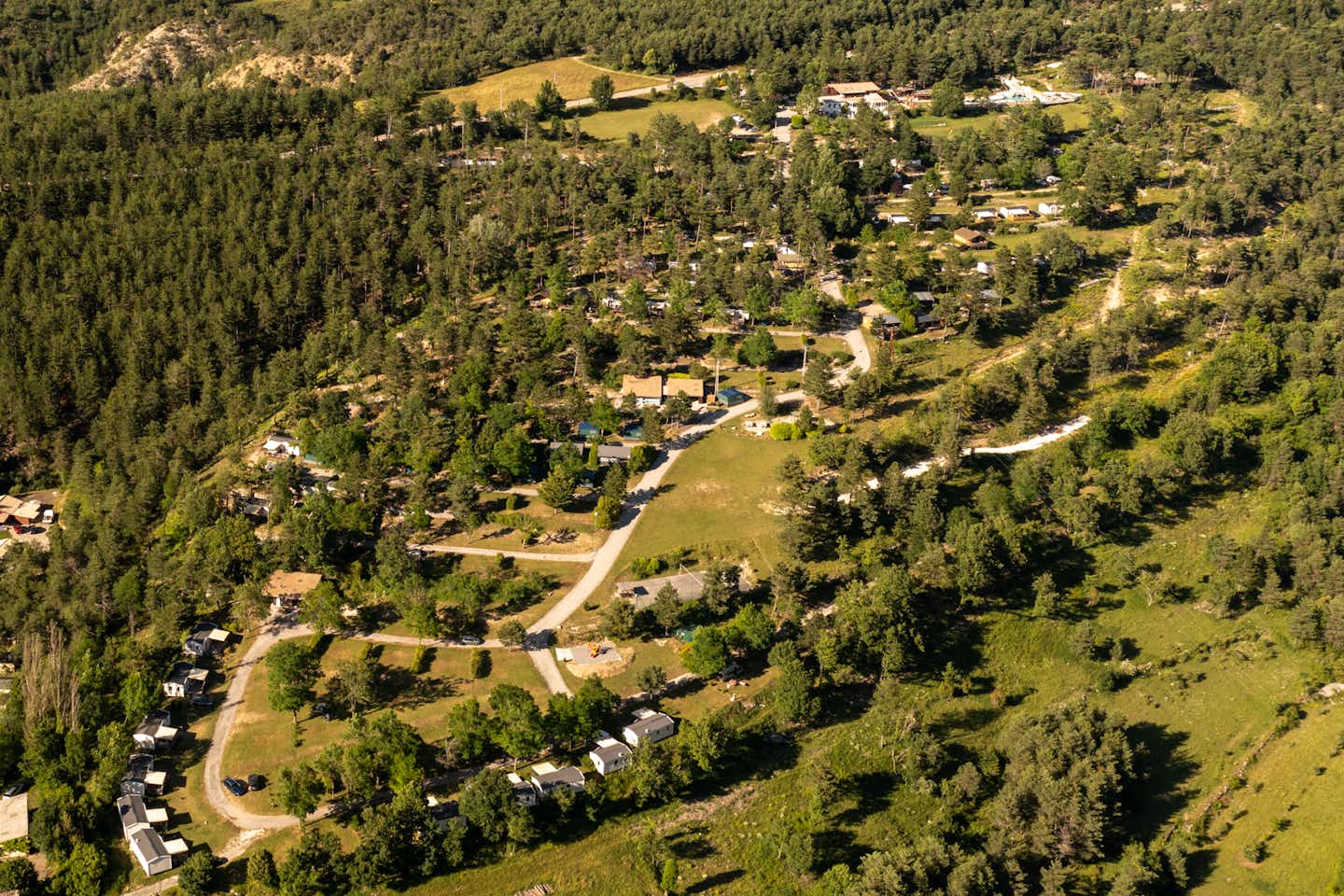 RCN-Camping Les Collines de Castellane  - Luftaufnahme des Campingplatzes