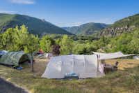 RCN-Camping Val de Cantobre  - Blick vom Zeltplatz auf den Nationalpark Cevennen am Campingplatz