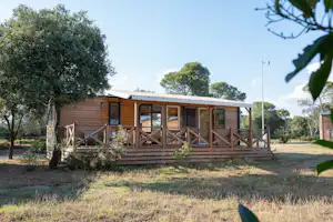 RCN Domaine de la Noguière - Mobilheim mit Terrasse auf dem Campingplatz