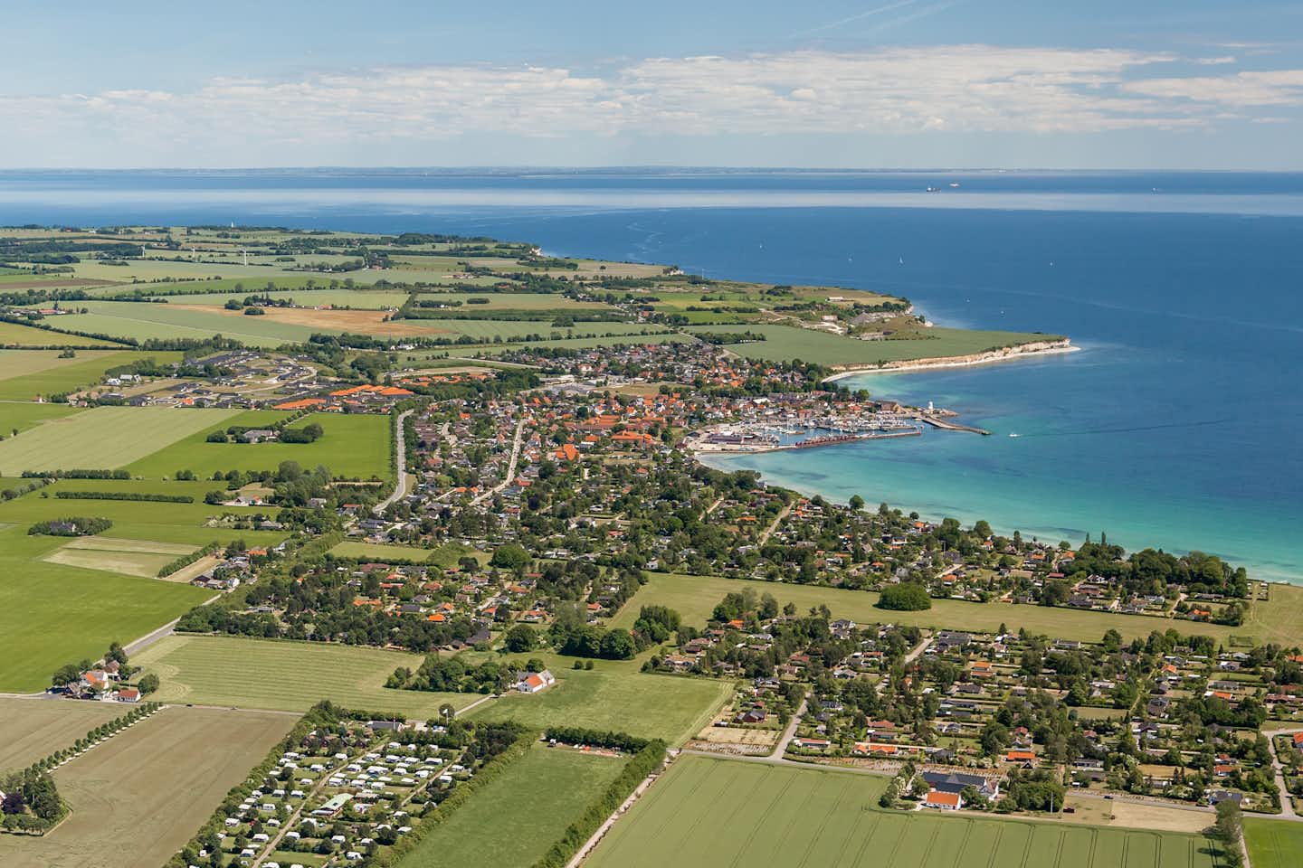 Rødvig Camping  -  Campingplatz an der Ostsee in Dänemark aus der Vogelperspektive