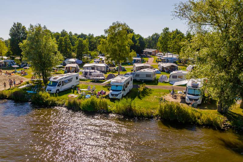 Ardoer Vakantiepark Bergumermeer  Camping & Ferienpark Bergumermeer - Standplätze am Wasser 
