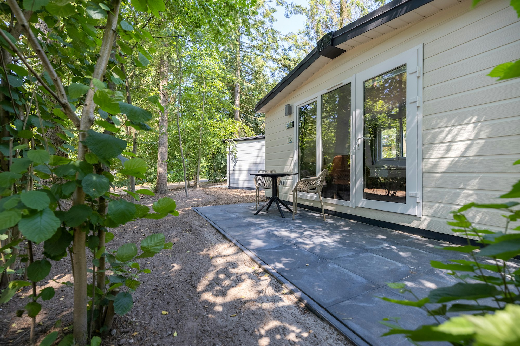 Recreatiepark De Paalberg  - Mobilheim mit Terrasse auf dem Campingplatz