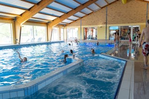Recreatiecentrum De Vogel - Hallenbad auf dem Campingplatz