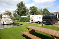 RecreatiePark Aalsmeer - Wohnmobilstellplätze auf dem Campingplatz