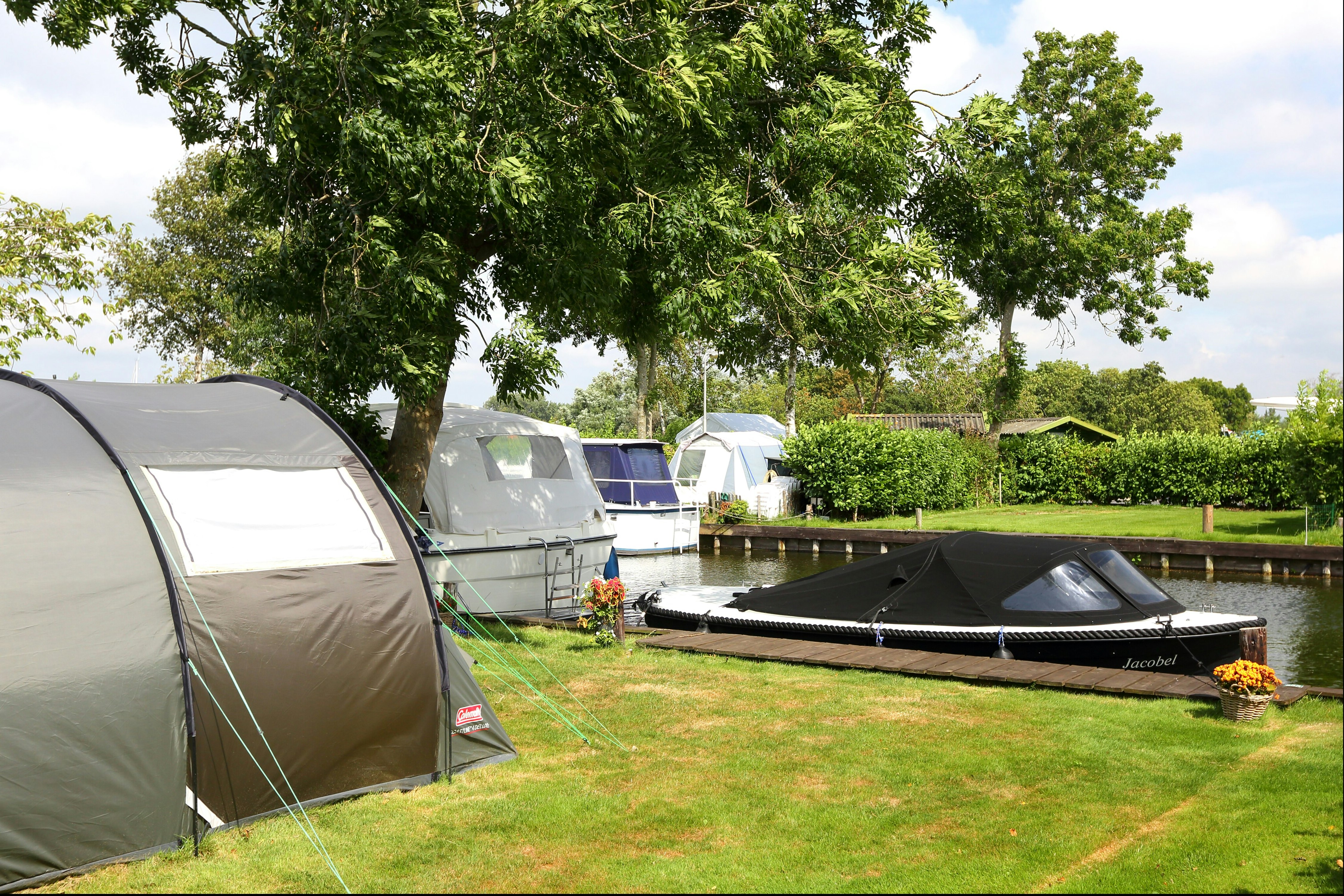 RecreatiePark Aalsmeer - Zeltplätze nah am Ufer