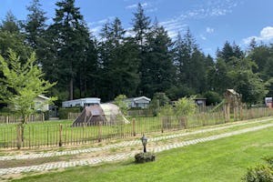 Camping Boslust Recreatiepark Boslust - Blick auf die Stell- und Zeltplätze im Grünen
