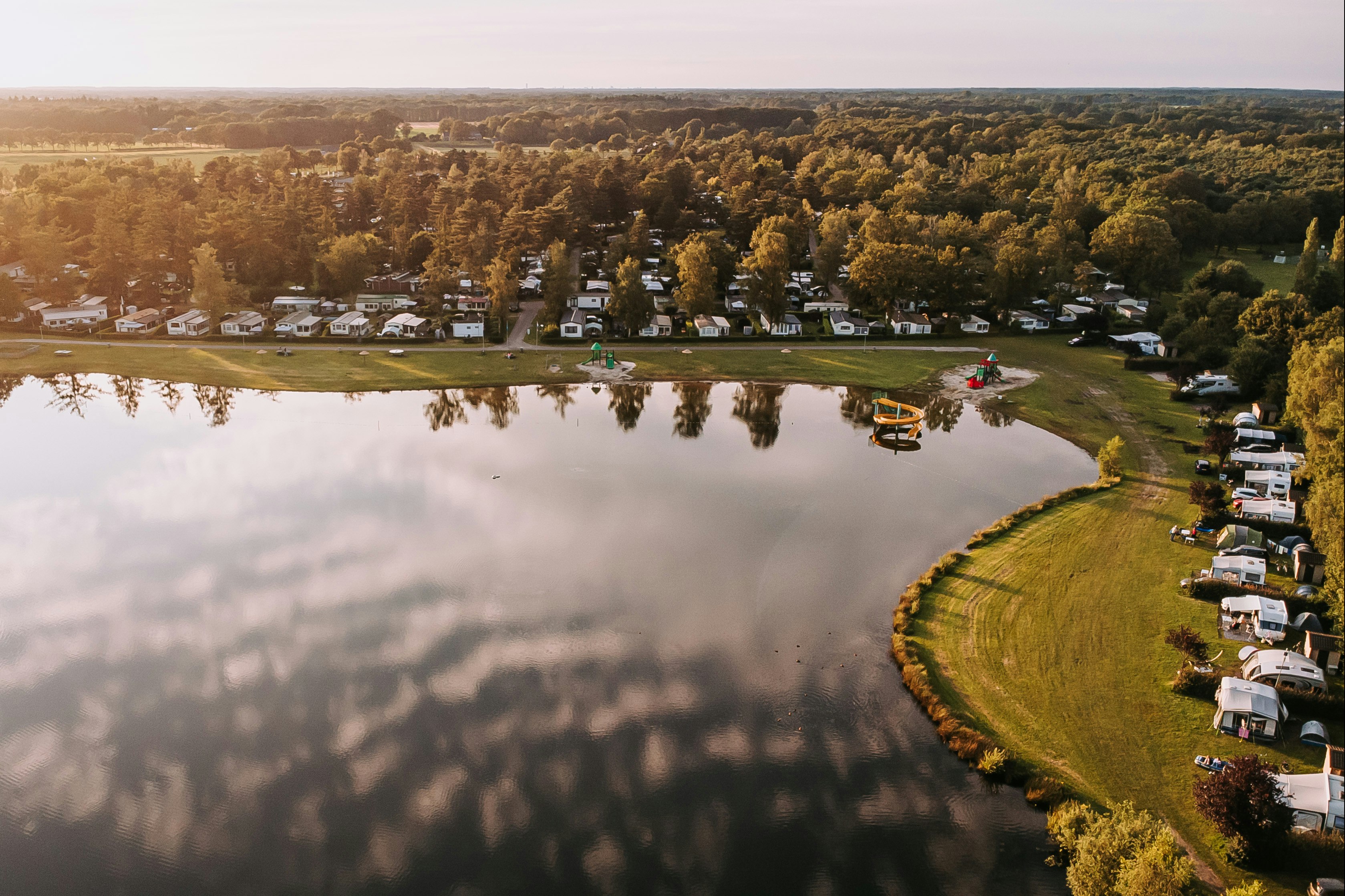 Recreatiepark De Achterste Hoef  - Luftaufnahme des Campingplatzes