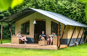 Recreatiepark De Sikkenberg - Mobilheim mit Veranda auf dem Campingplatz