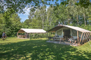 Recreatiepark De Sikkenberg - Mobilheime im Schatten der Bäume