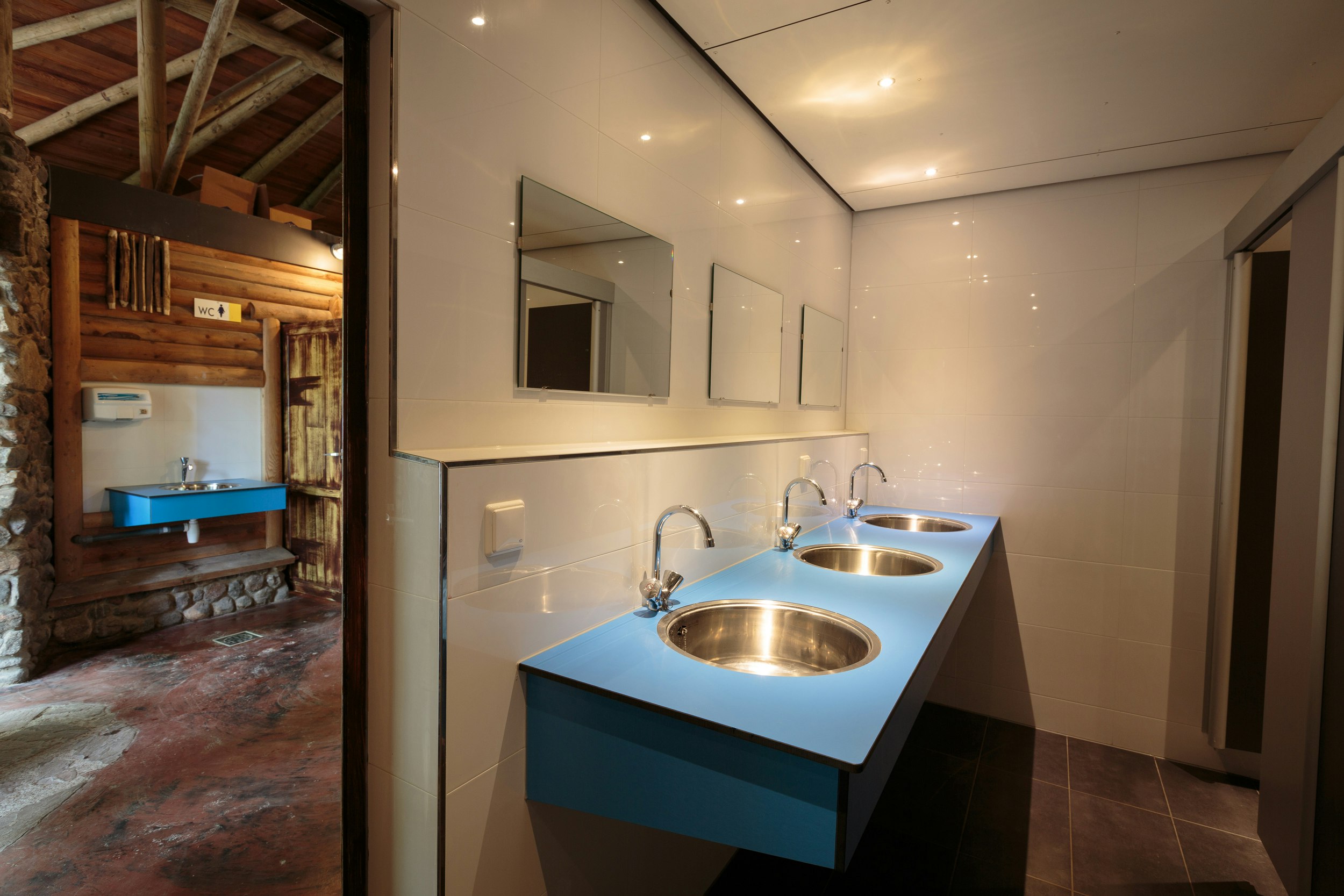 Recreatiepark Ermerstrand  - Innenansicht des Sanitärgebäudes