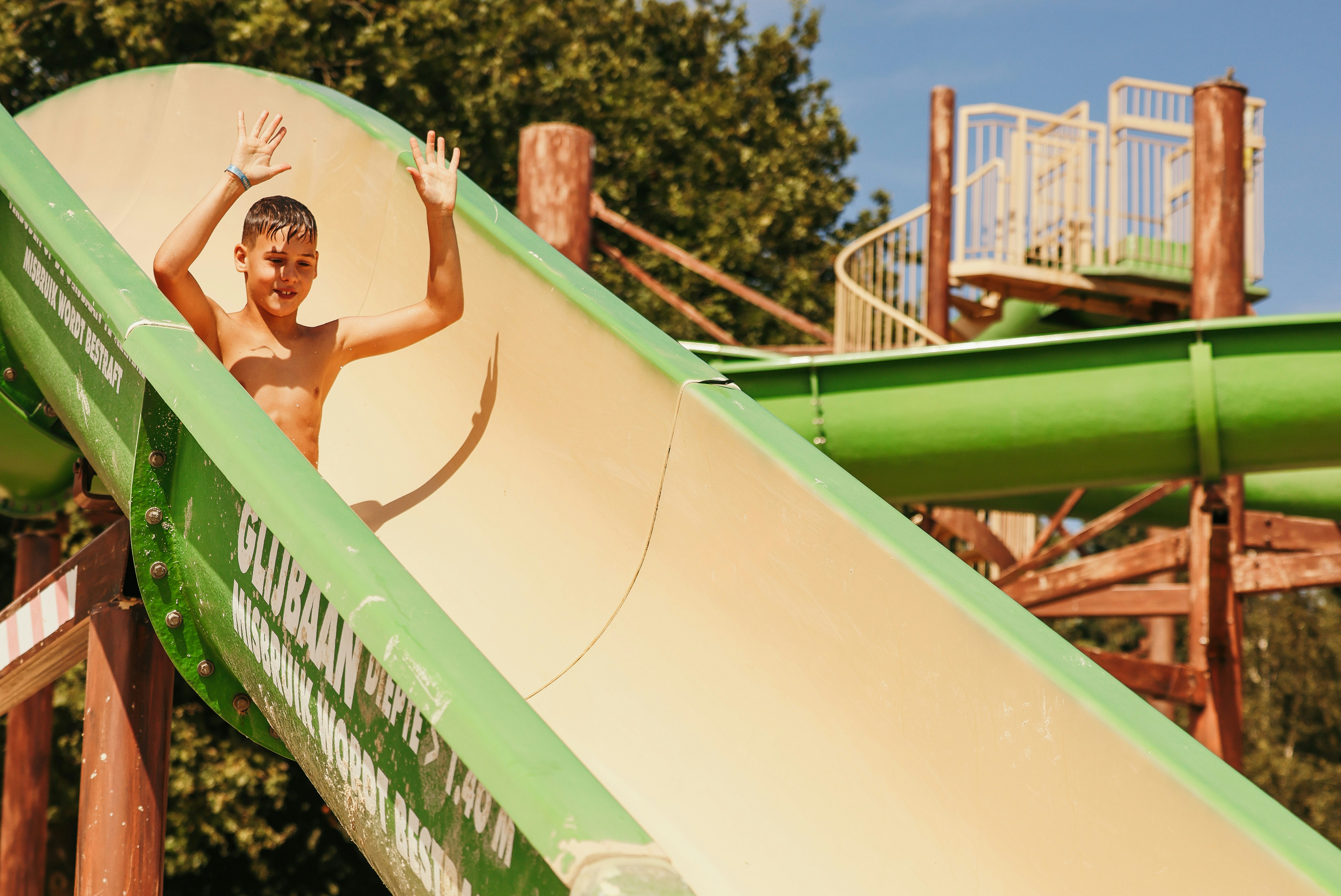 Recreatiepark Ermerstrand  - Rutschen im Wasserpark des Campingplatzes