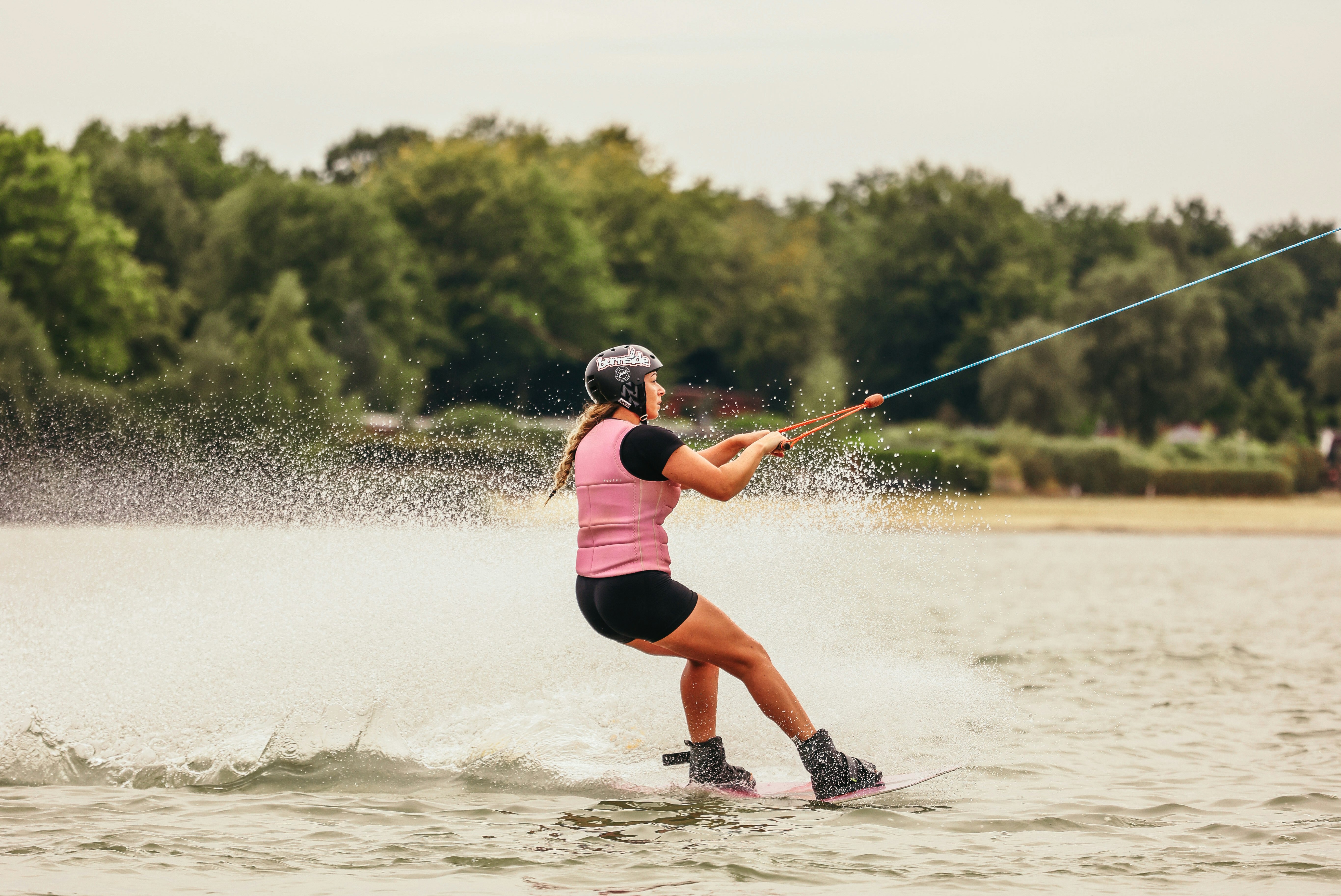 Recreatiepark Ermerstrand - Camperin beim Kitesurfen