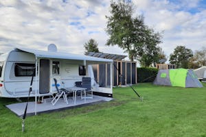 Recreatiepark Klaverweide - Wohnmobil- und Wohnwagenstellplätze auf der Wiese