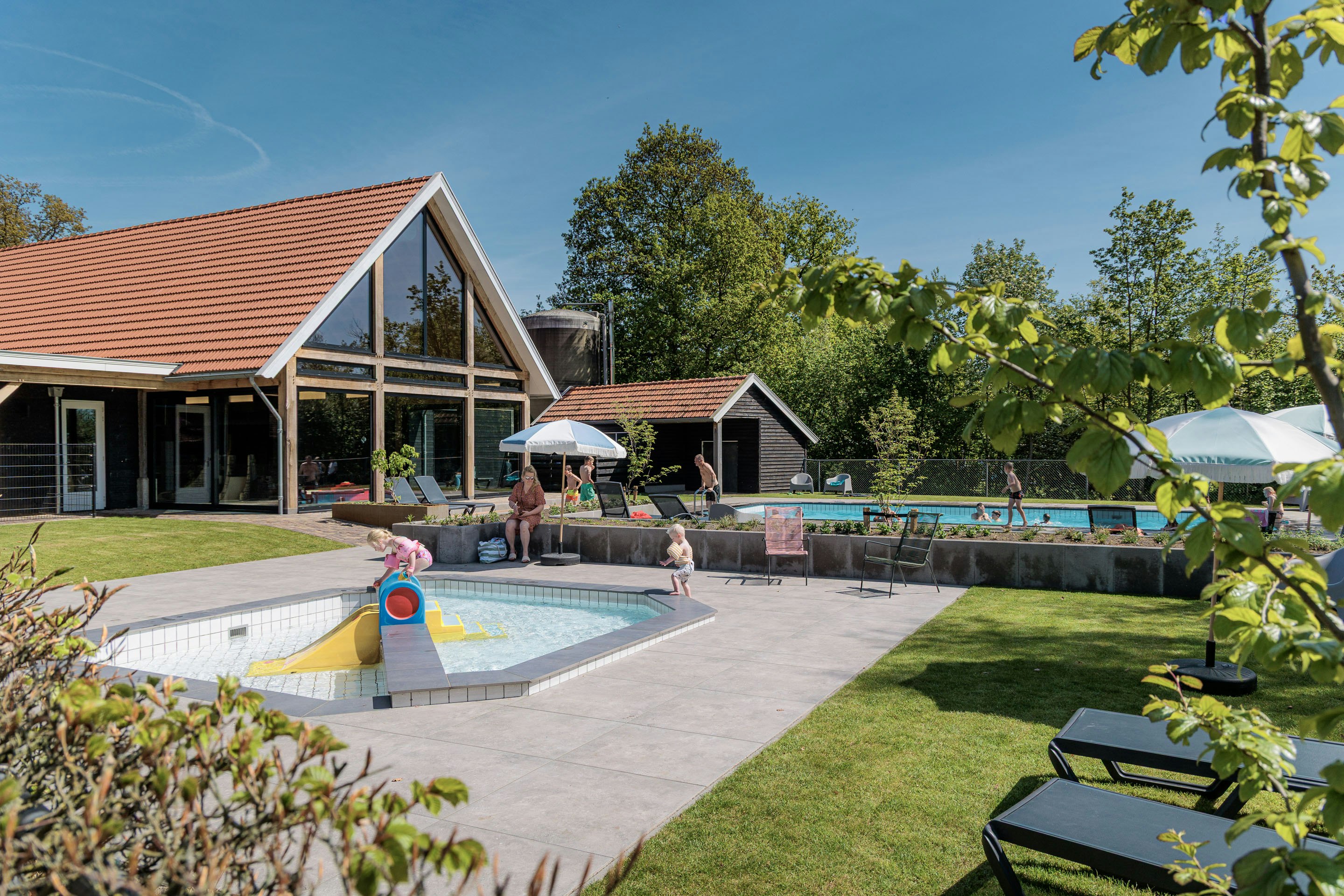 Ardoer Recreatiepark Kaps - Freibad mit Kinderbecken auf dem Campingplatz