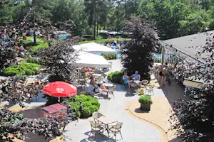 Recreatiepark ‘t Gelloo in Ede - Restaurant mit Terrasse auf dem Campingplatz