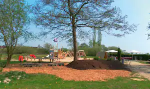 Regenbogen Bad Bederkesa - Blick auf den Spielplatz vom Campingplatz