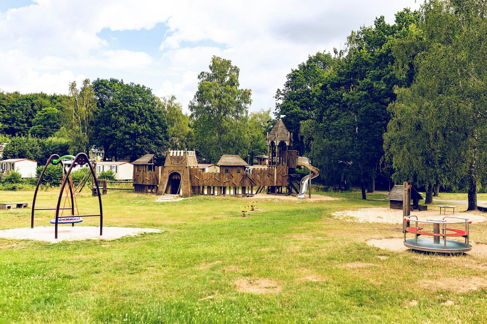 Capfun Camping Tecklenburg  Regenbogen Tecklenburg  - Kinderspielplatz auf dem Campingplatz