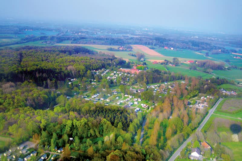 Regenbogen Tecklenburg  -  Luftaufnahme vom Campingplatz im Habichtswald