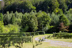 Campingplatz Warsteiner Welt - Geräumige Stellplätze im Grünen auf dem Campingplatz