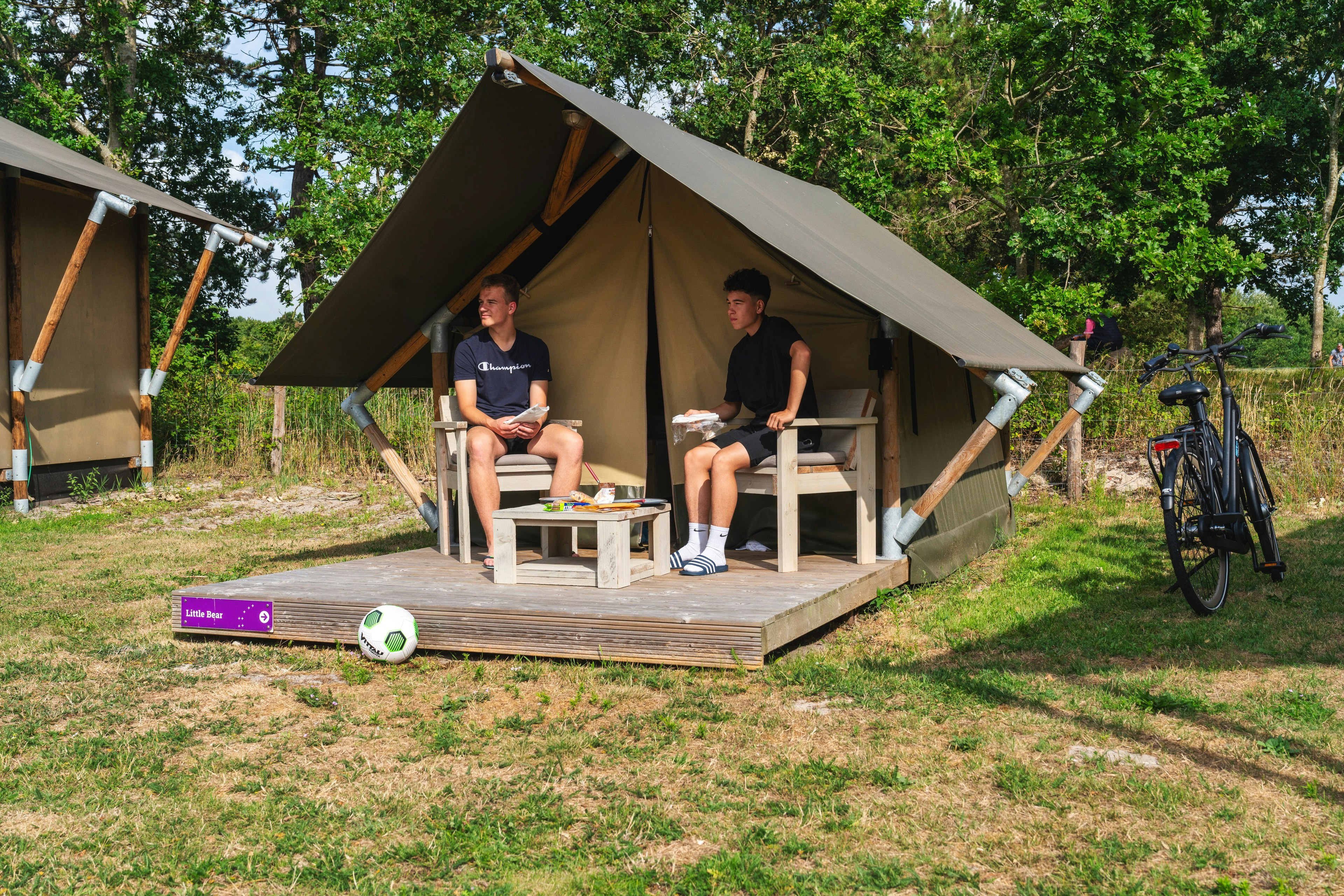 Camping & Vakantiepark de Nollen  Vakantiepark De Nollen - Glamping-Zelt auf dem Campingplatz