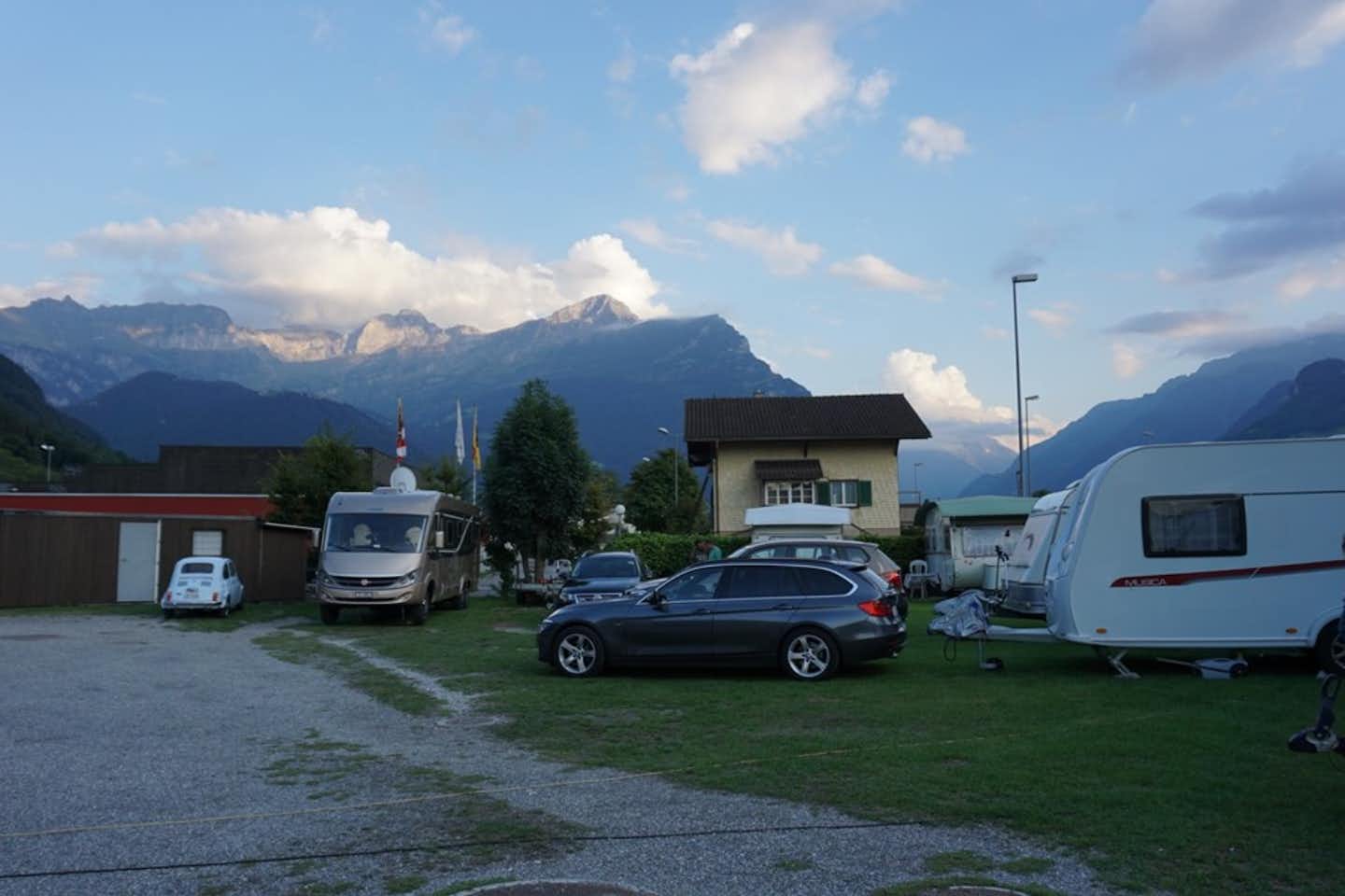 Remo Camp Moosbad  -  Wohnwagen- und Zeltstellplatz mit Blick auf die Berge