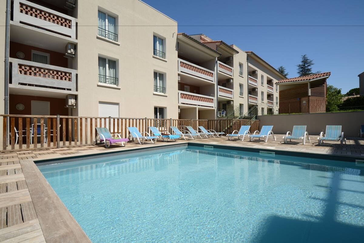 Residence Cote Provence - Blick auf den Pool auf dem Campingplatz