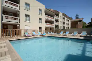 Residence Cote Provence - Blick auf den Pool auf dem Campingplatz