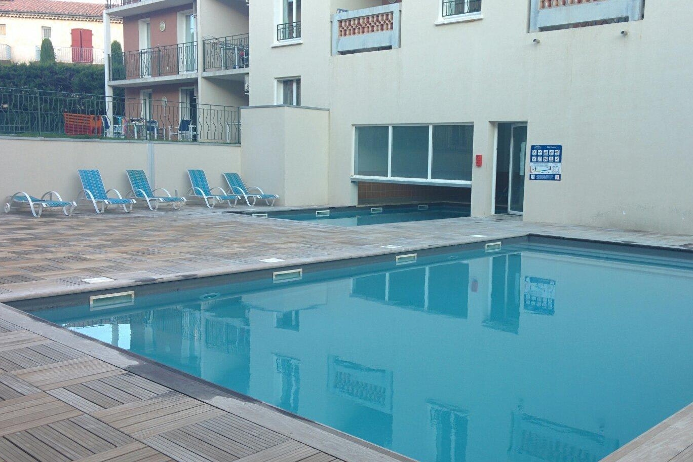 Residence Cote Provence - Pool auf dem Campingplatz