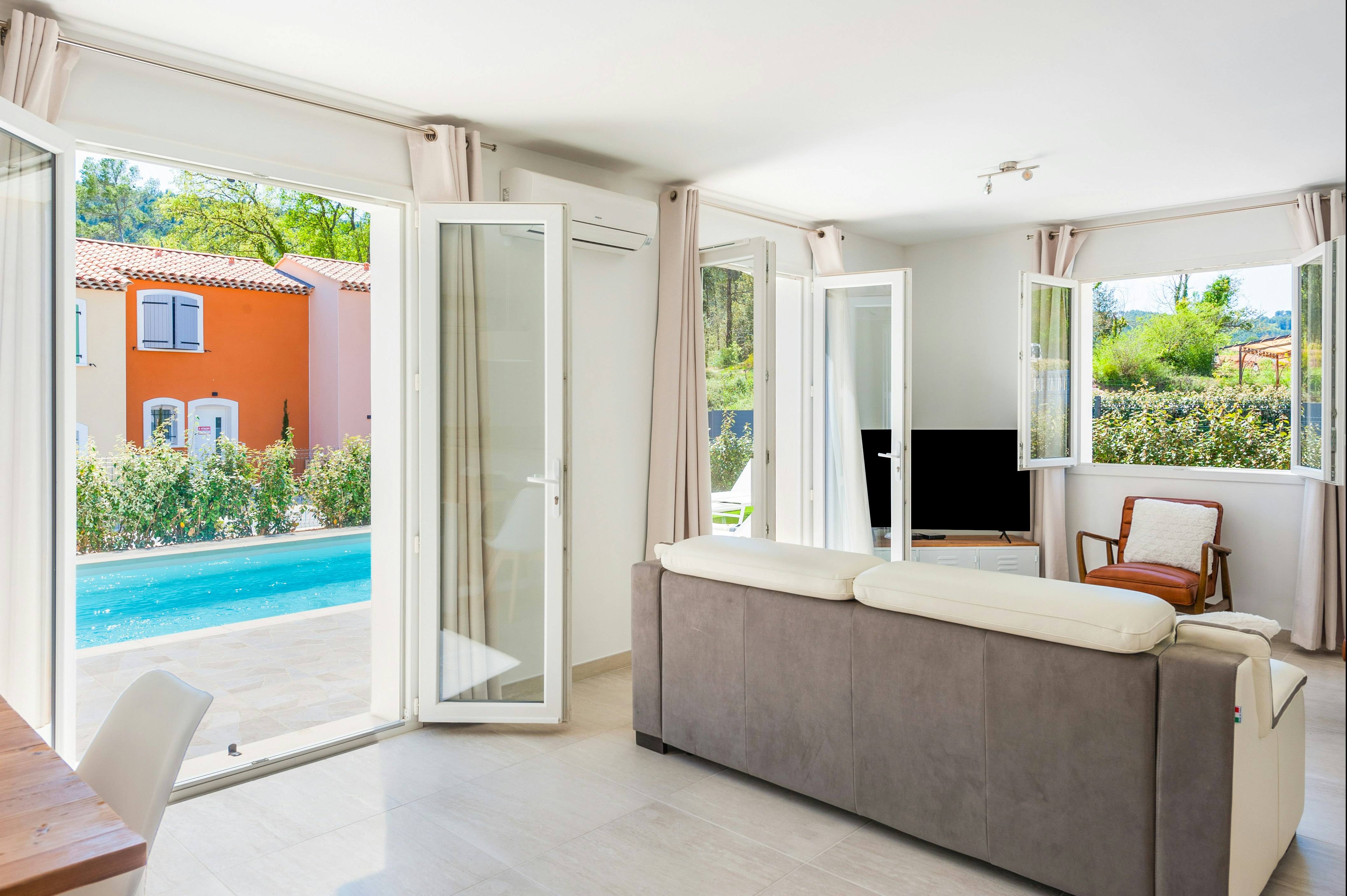 Résidence de Salernes  - Innenansicht eines Mobilheims mit privatem Pool
