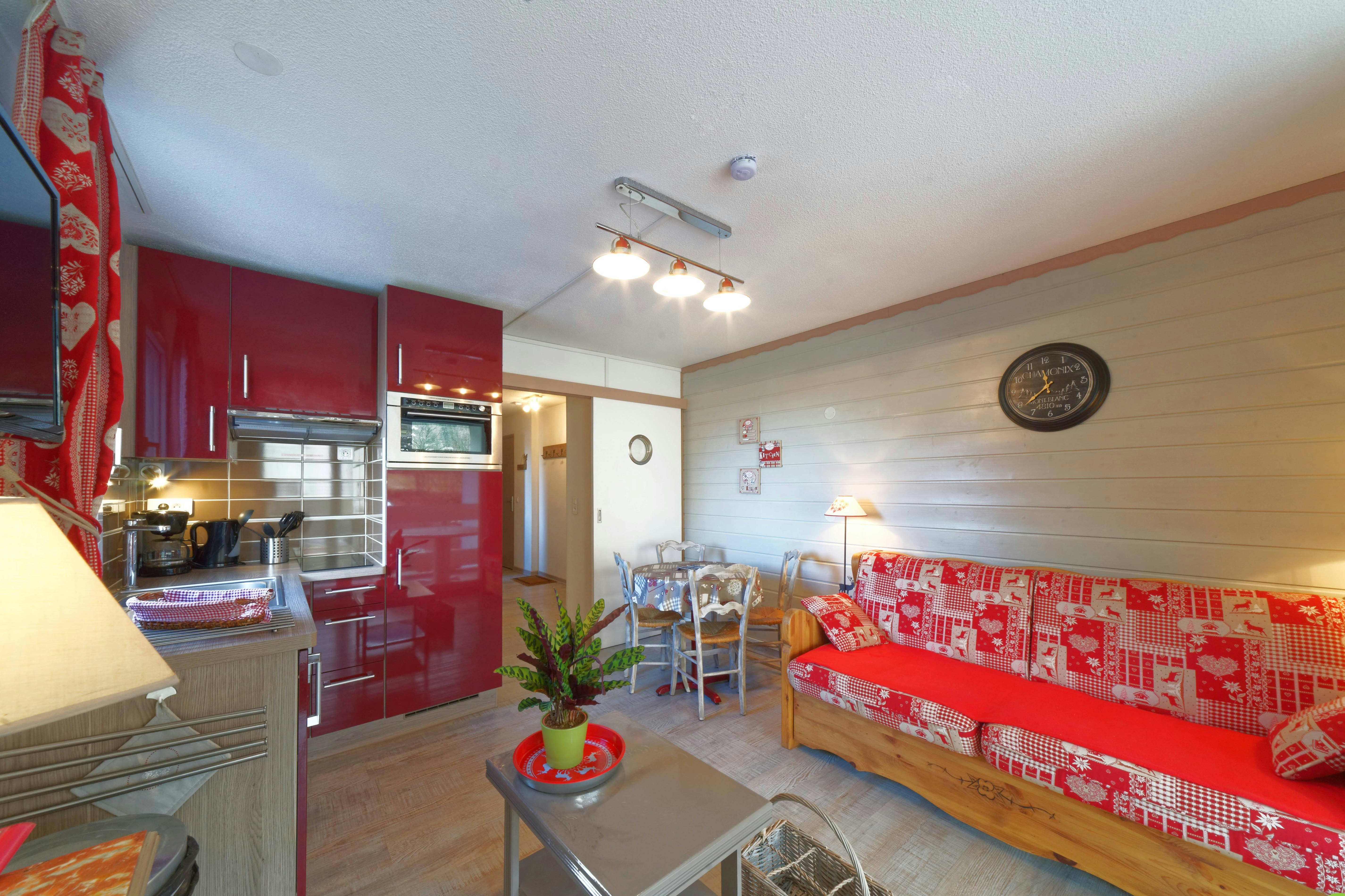 Résidence Les Silènes  - Innenansicht eines Mobilheims mit Küche