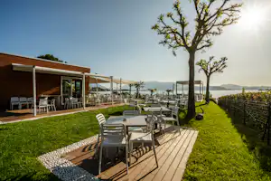 Camping Onda Blu - Terrasse des Restaurants auf dem Campingplatz