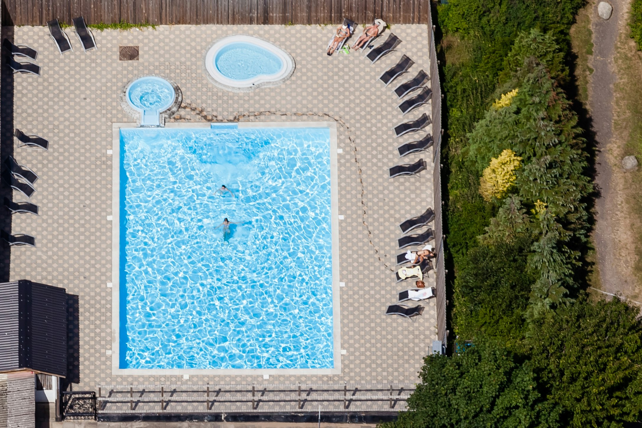 Århus Camping  First Camp Aarhus - Jylland - Luftaufnahme des Pools auf dem Campingplatz