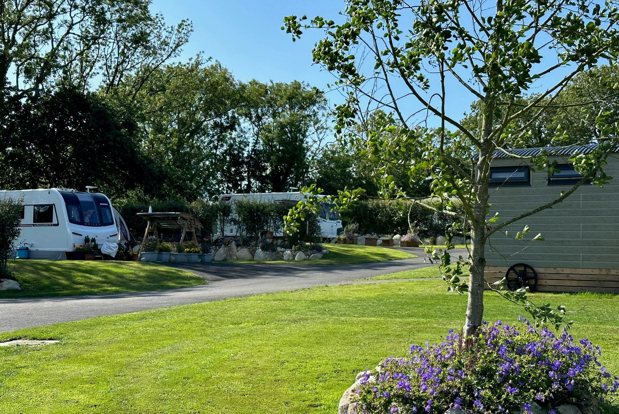 Rhyd y Galen Caravan and Camping Park - Standplatzwiese auf dem Campingplatz