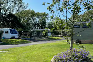 Rhyd y Galen Caravan and Camping Park - Standplatzwiese auf dem Campingplatz