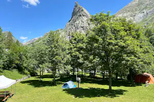 Rifugio Campo Base - Standplätze auf der Wiese auf dem Campingplatz