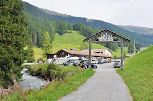 RinerLodge Camping - Zufahrt im Sommer