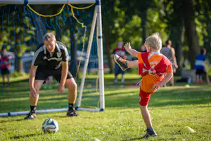 Ringsjöstrand Camping, Stugby & Hotell - Fußballspielen auf dem Campingplatz