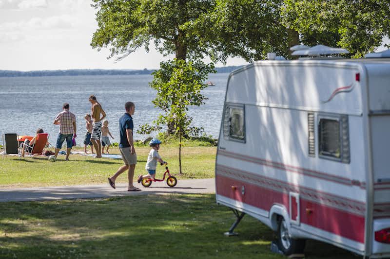 Ringsjöstrand Camping, Stugby & Hotell - Stellplätze mit Aussicht