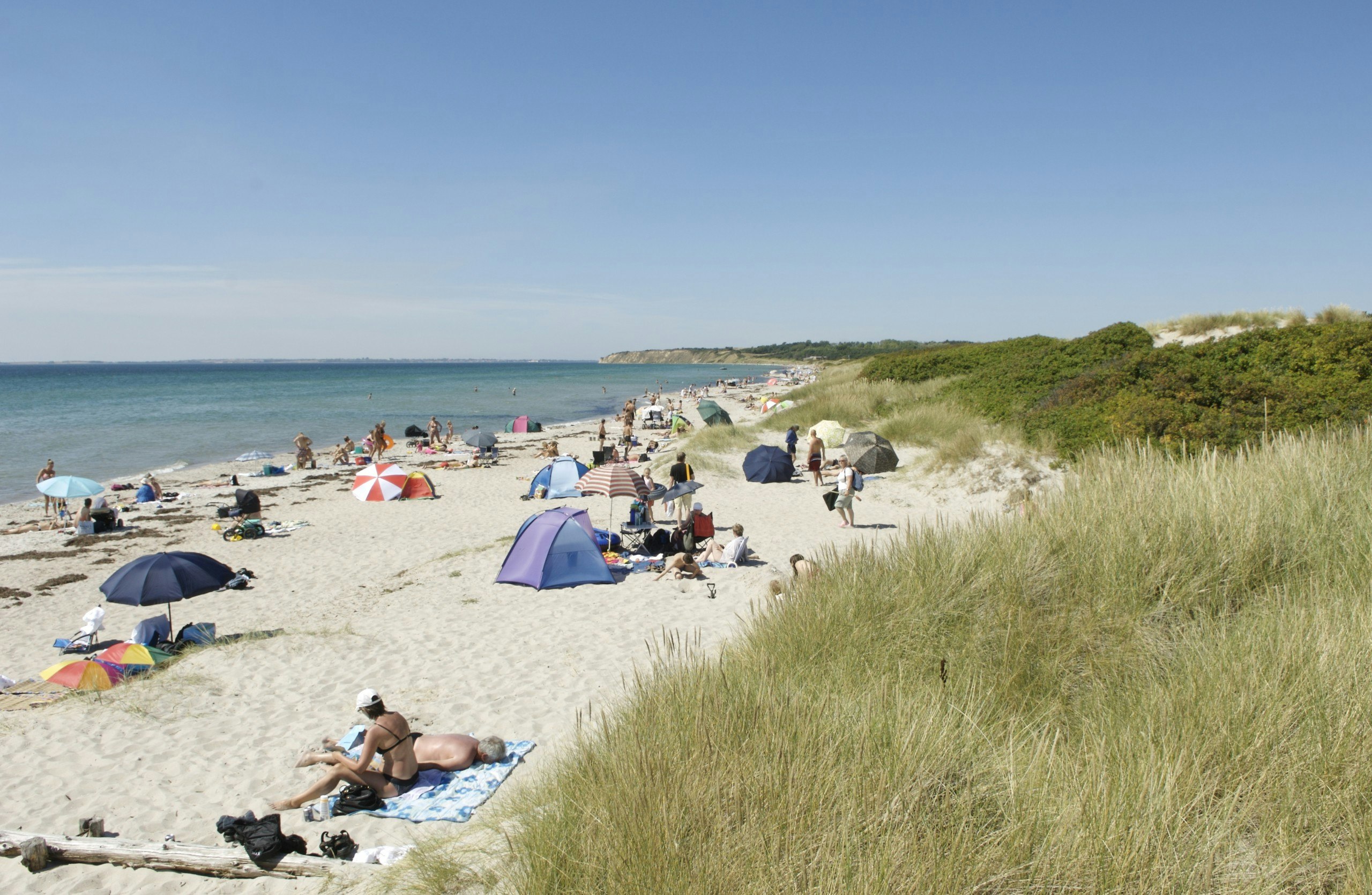 Ristinge Camping - Gäste des Campingplatzes am weißen Sandstrand