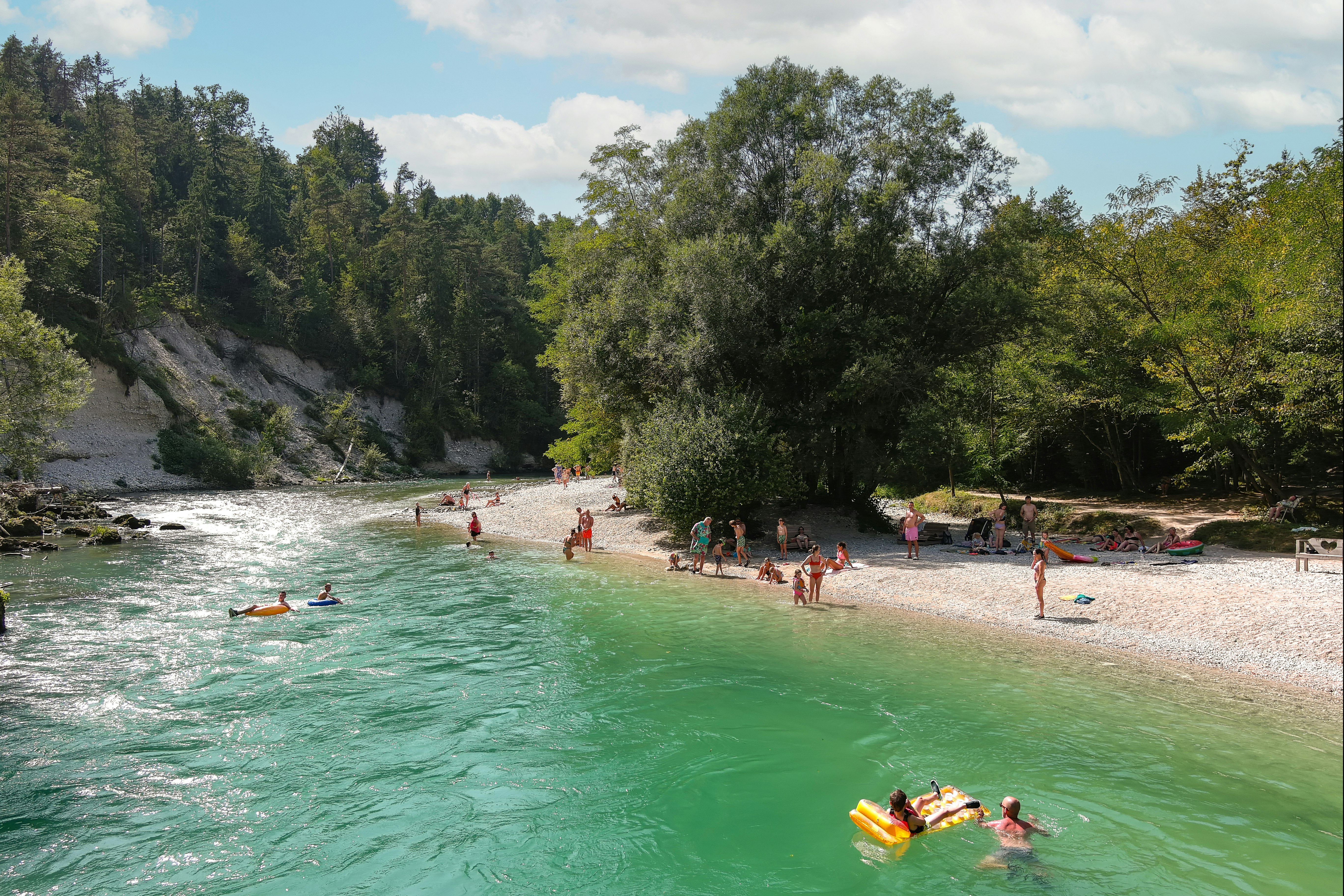River Camping Bled - Blick auf den Fluss mit Badestrand