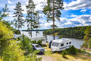 Årjäng Camping Sommarvik - Standplätze mit Blick aufs Wasser