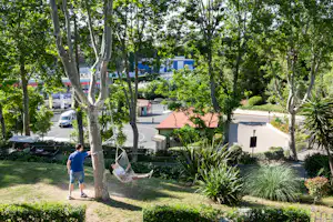Roma Camping in Town hu Roma Camping in Town - Camperin in Hängesitz