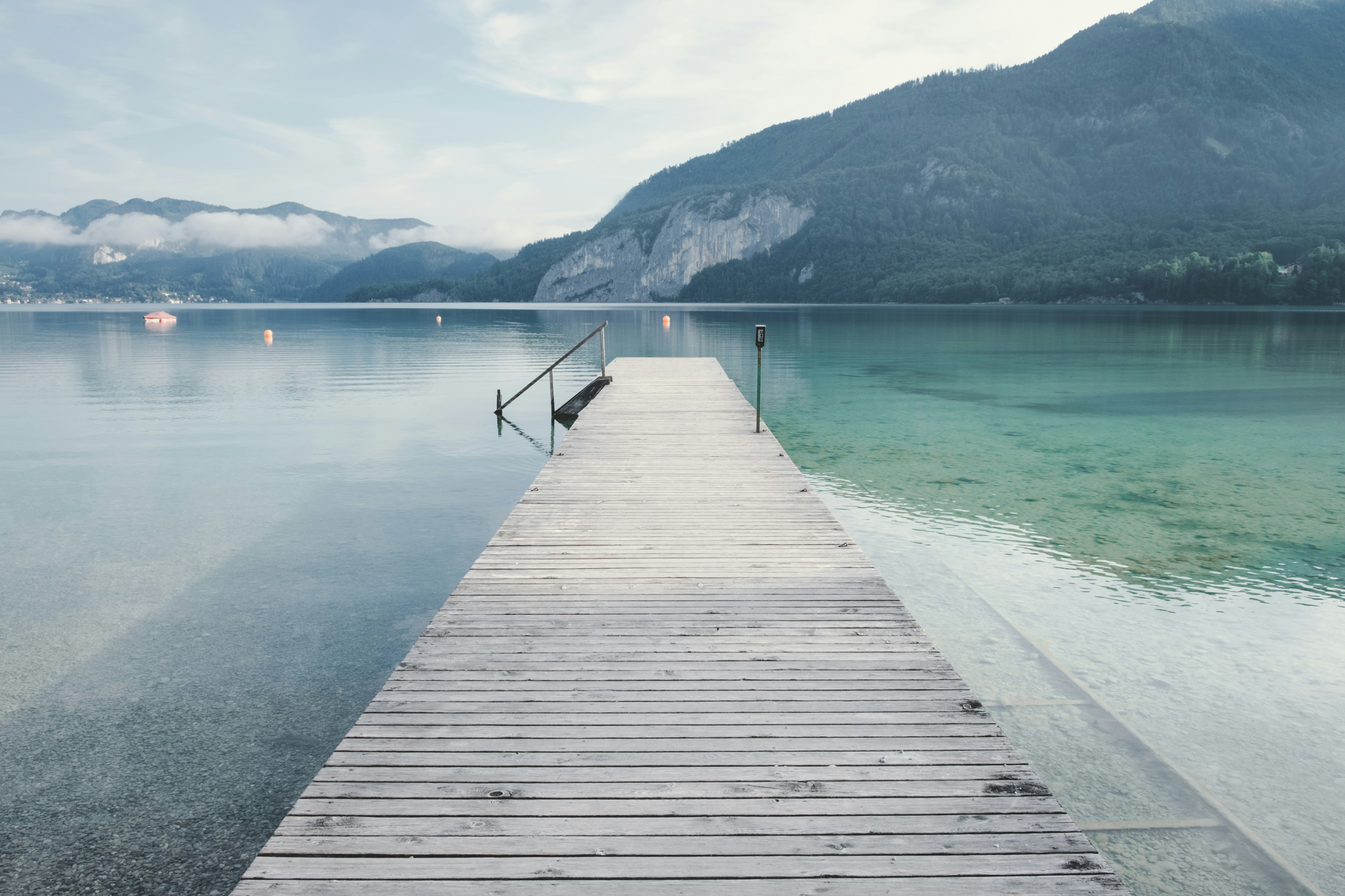 Lindenstrand Romantikcamping - Blick auf den Steg am See